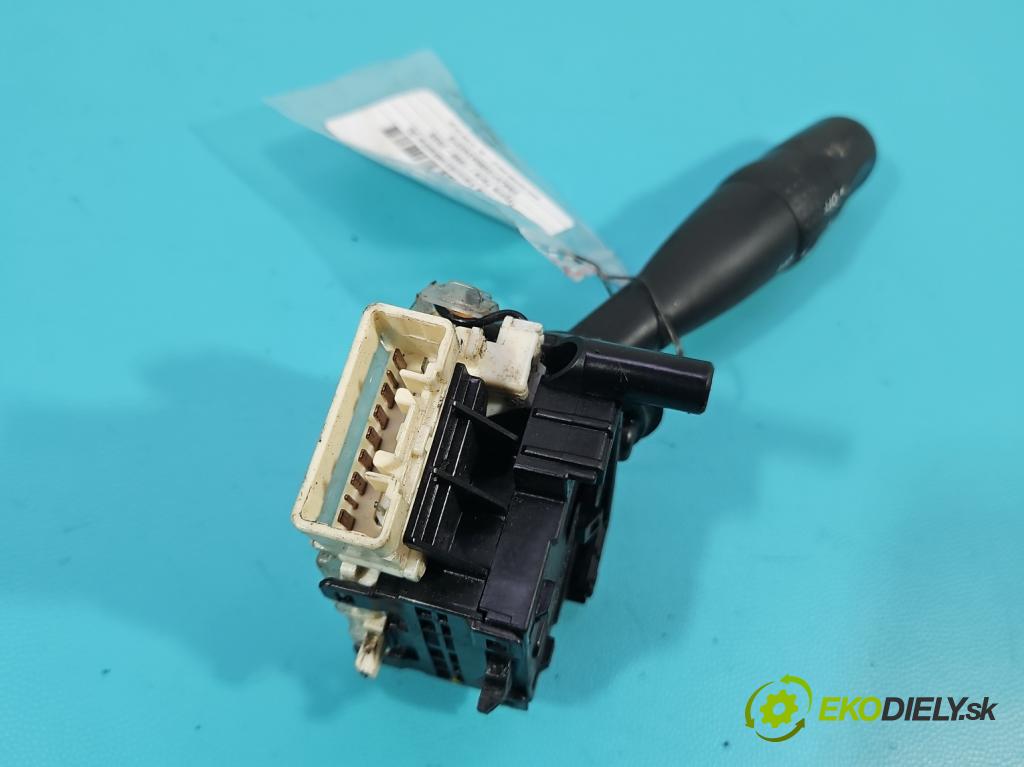 Toyota Yaris I 1999-2005 1.0 vvti 65 HP manual 48 kW 998 cm3 3- prepínač smeroviek 173744 (Prepínacie páčky pod volantom)