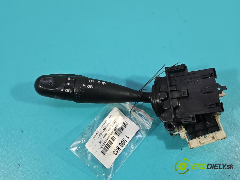 Toyota Yaris I 1999-2005 1.0 vvti 65 HP manual 48 kW 998 cm3 3- prepínač smeroviek 173744 (Prepínacie páčky pod volantom)