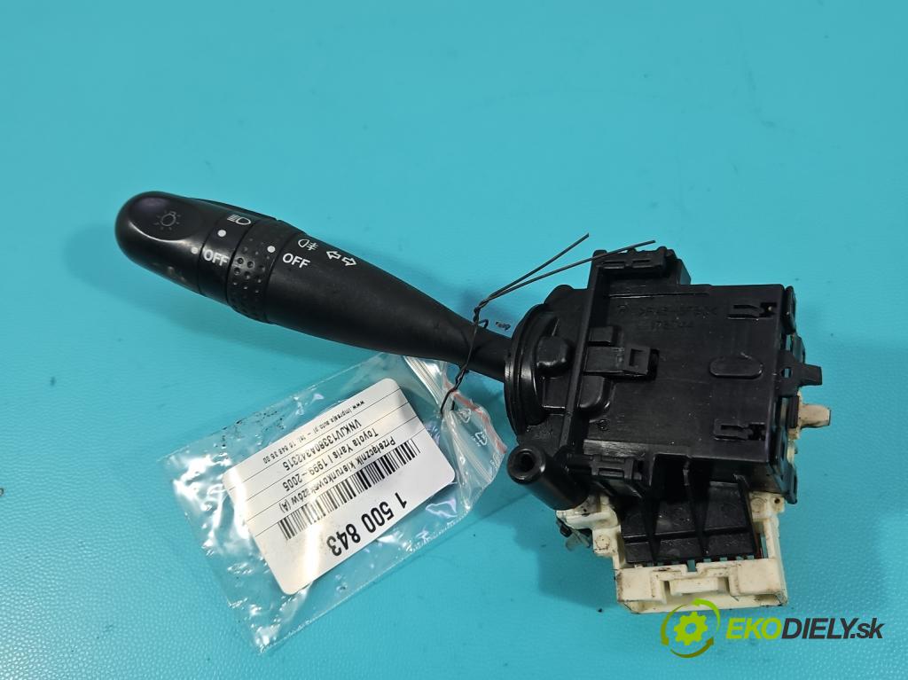 Toyota Yaris I 1999-2005 1.0 vvti 65 HP manual 48 kW 998 cm3 3- prepínač smeroviek 173744 (Prepínacie páčky pod volantom)