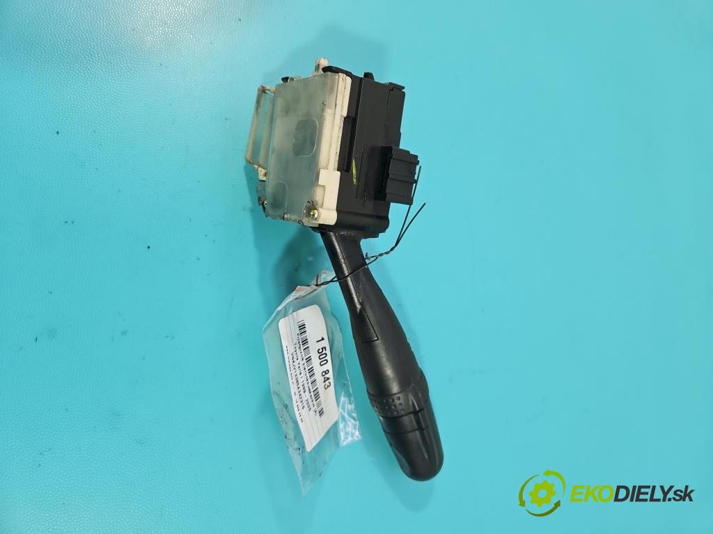 Toyota Yaris I 1999-2005 1.0 vvti 65 HP manual 48 kW 998 cm3 3- prepínač smeroviek 173744 (Prepínacie páčky pod volantom)