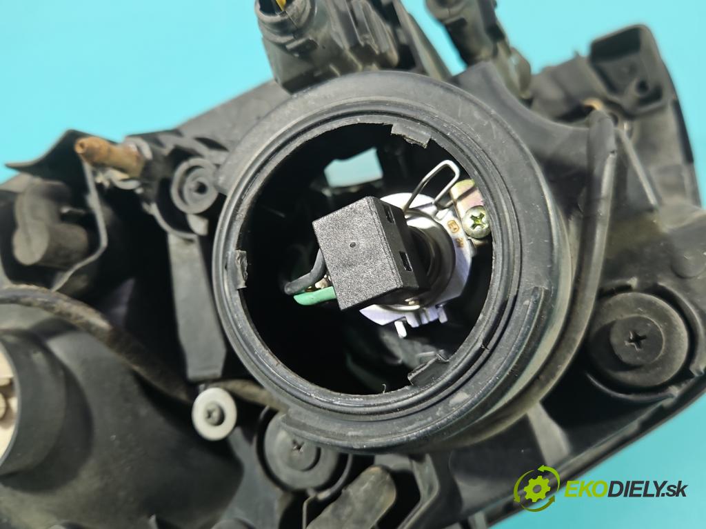 Kia Magentis I 2000-2005 2.0 16V 136 HP manual 100 kW 1997 cm3 4- Reflektor: pravý  (Svetlo predné pravé)