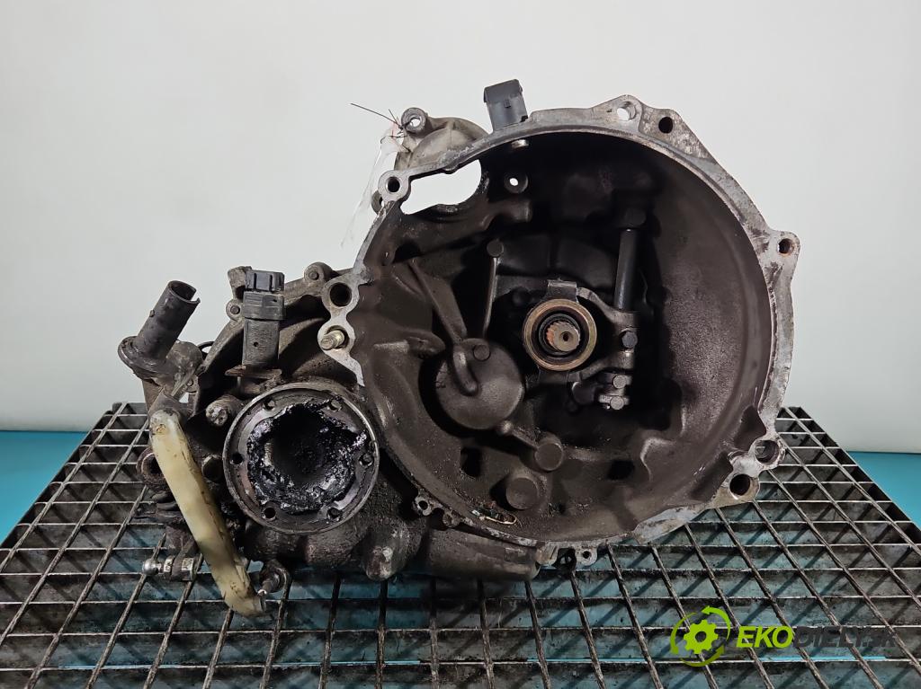 Vw Lupo 1.0 8V 50KM manual 37 kW 997 cm3 3- převodovka stupňová manual EFM