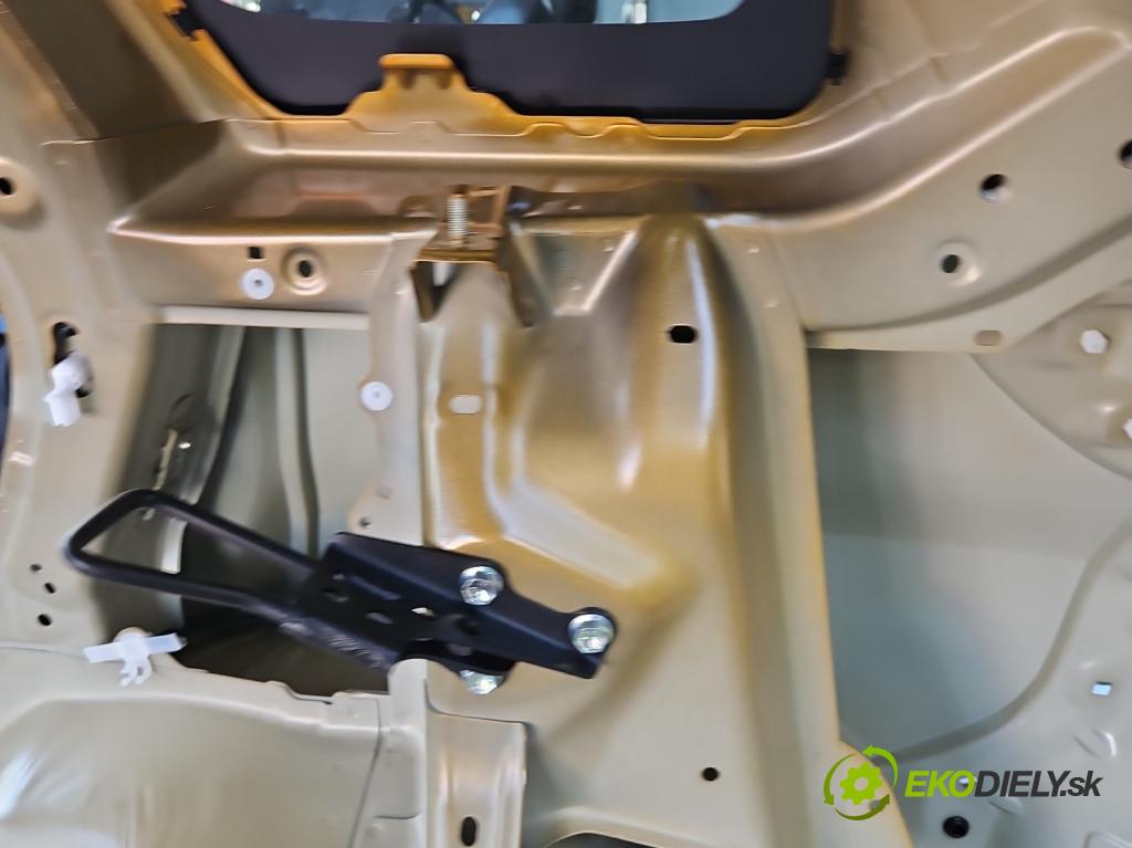 Suzuki Vitara II 2015- 1.5 16V 102 hp automatic 75 kW 1462 cm3 5- blatnik zadní pravý