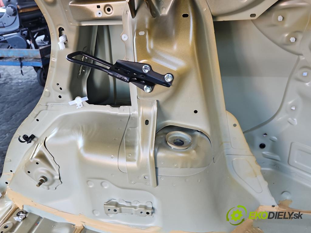 Suzuki Vitara II 2015- 1.5 16V 102 hp automatic 75 kW 1462 cm3 5- blatnik zadní pravý