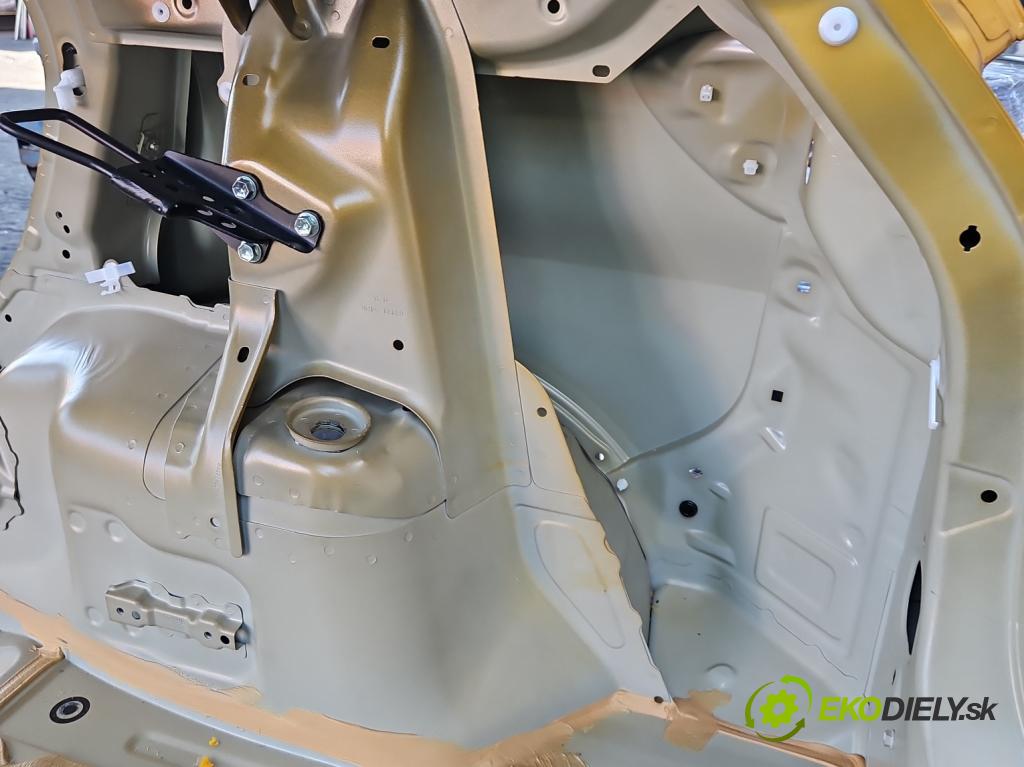 Suzuki Vitara II 2015- 1.5 16V 102 hp automatic 75 kW 1462 cm3 5- blatnik zadní pravý
