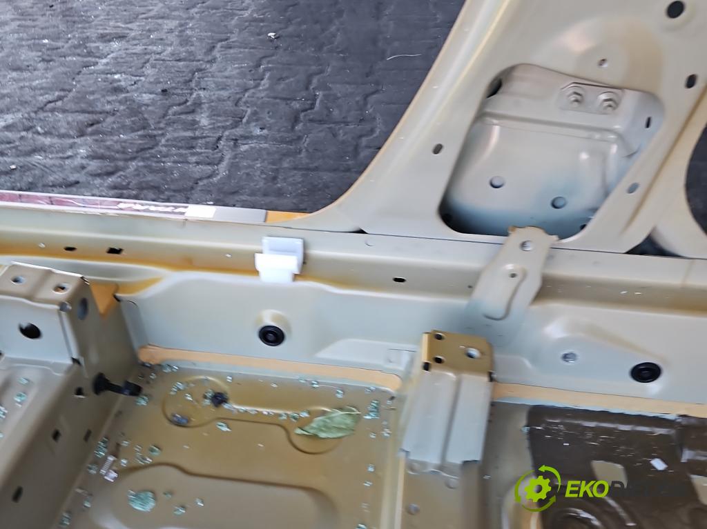 Suzuki Vitara II 2015- 1.5 16V 102 hp automatic 75 kW 1462 cm3 5- práh pravý  (Karoserie ostatní)