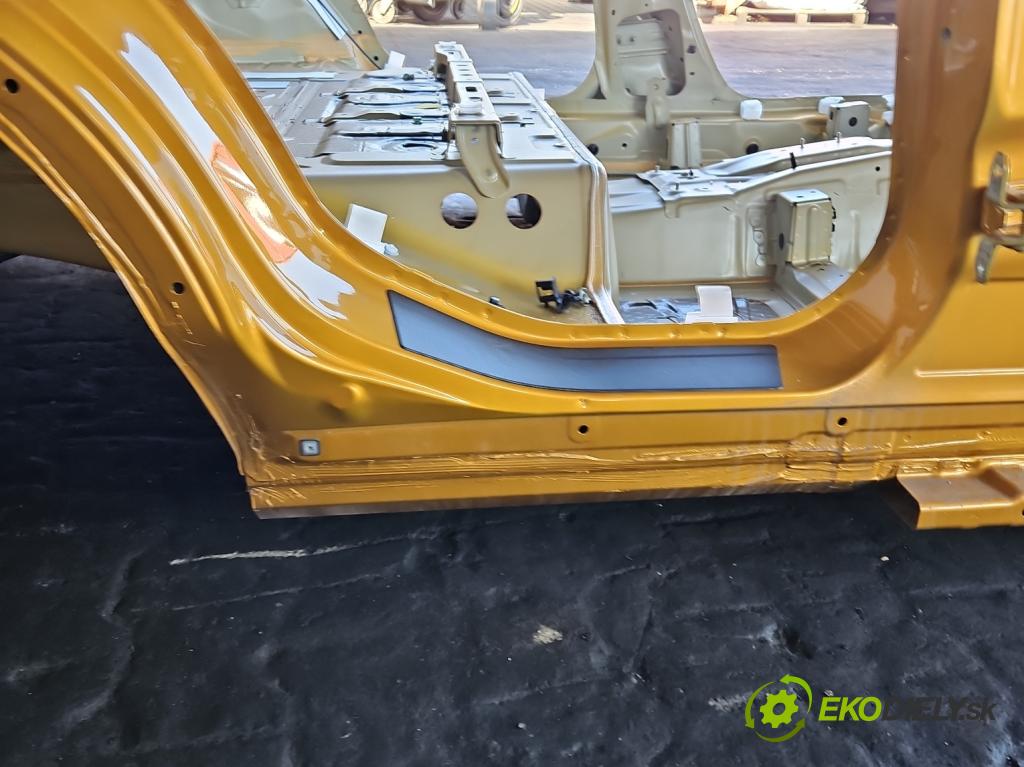 Suzuki Vitara II 2015- 1.5 16V 102 hp automatic 75 kW 1462 cm3 5- práh pravý  (Karoserie ostatní)