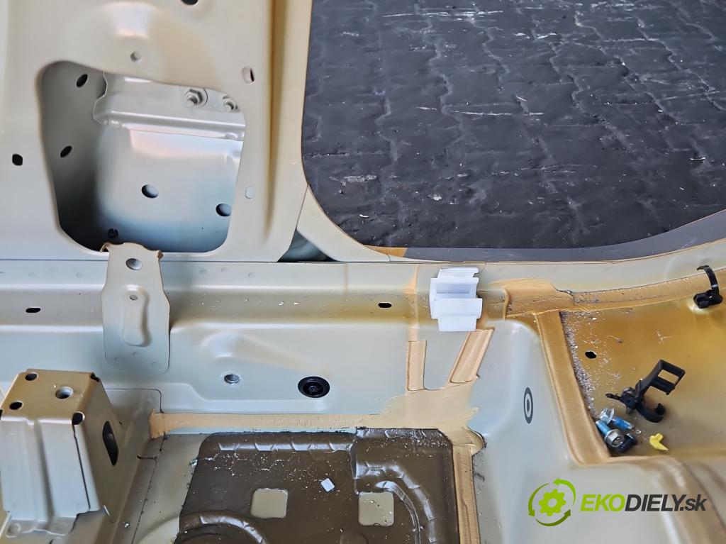 Suzuki Vitara II 2015- 1.5 16V 102 hp automatic 75 kW 1462 cm3 5- práh pravý  (Karoserie ostatní)