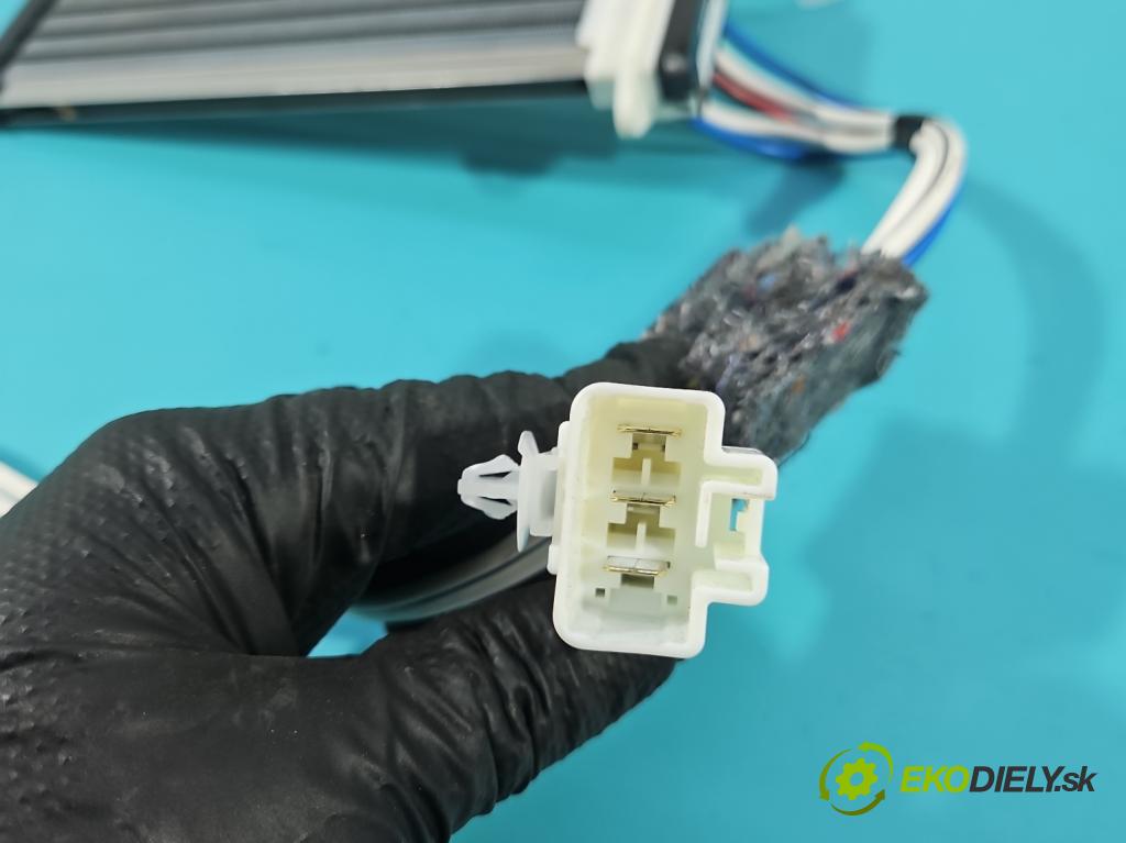 Suzuki Vitara II 2015- 1.5 16V 102 hp automatic 75 kW 1462 cm3 5- radiátor 094800-0600 (Radiátor topení)