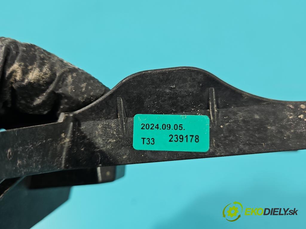 Suzuki Vitara II 2015- 1.5 16V 102 HP automatic 75 kW 1462 cm3 5- Upevnenie: 3F501-63U