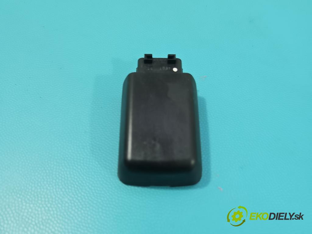 Suzuki Vitara II 2015- 1.5 16V 102 HP automatic 75 kW 1462 cm3 5- snímač déšť:  (Snímač dažďa)