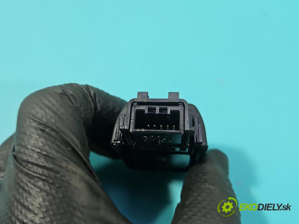 Suzuki Vitara II 2015- 1.5 16V 102 HP automatic 75 kW 1462 cm3 5- snímač déšť:  (Snímač dažďa)