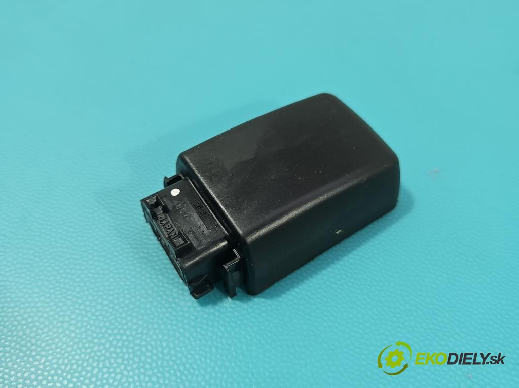 Suzuki Vitara II 2015- 1.5 16V 102 HP automatic 75 kW 1462 cm3 5- snímač déšť:  (Snímač dažďa)