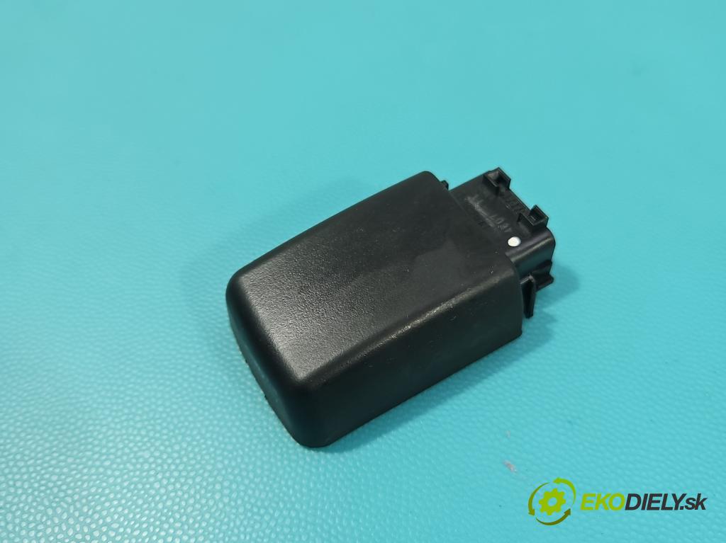 Suzuki Vitara II 2015- 1.5 16V 102 HP automatic 75 kW 1462 cm3 5- snímač déšť:  (Snímač dažďa)