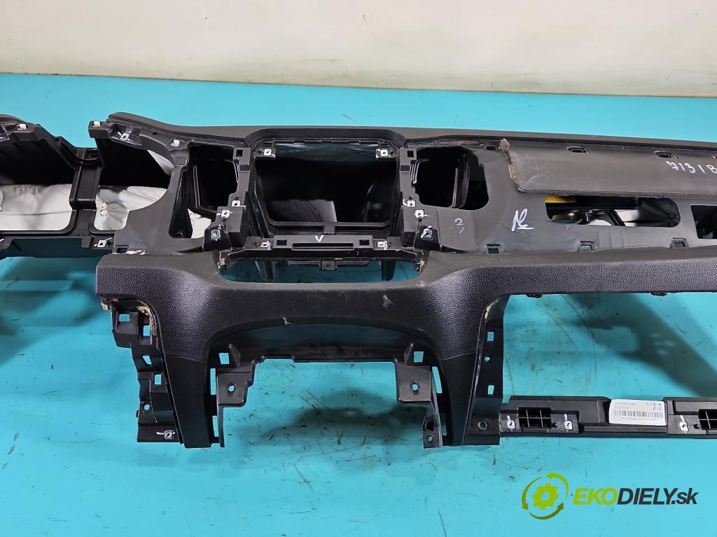 Kia Sportage III 2010-2015 2.0 crdi 136 HP manual 100 kW 1995 cm3 5- kokpit,pristrojová doska rozdeľovacia