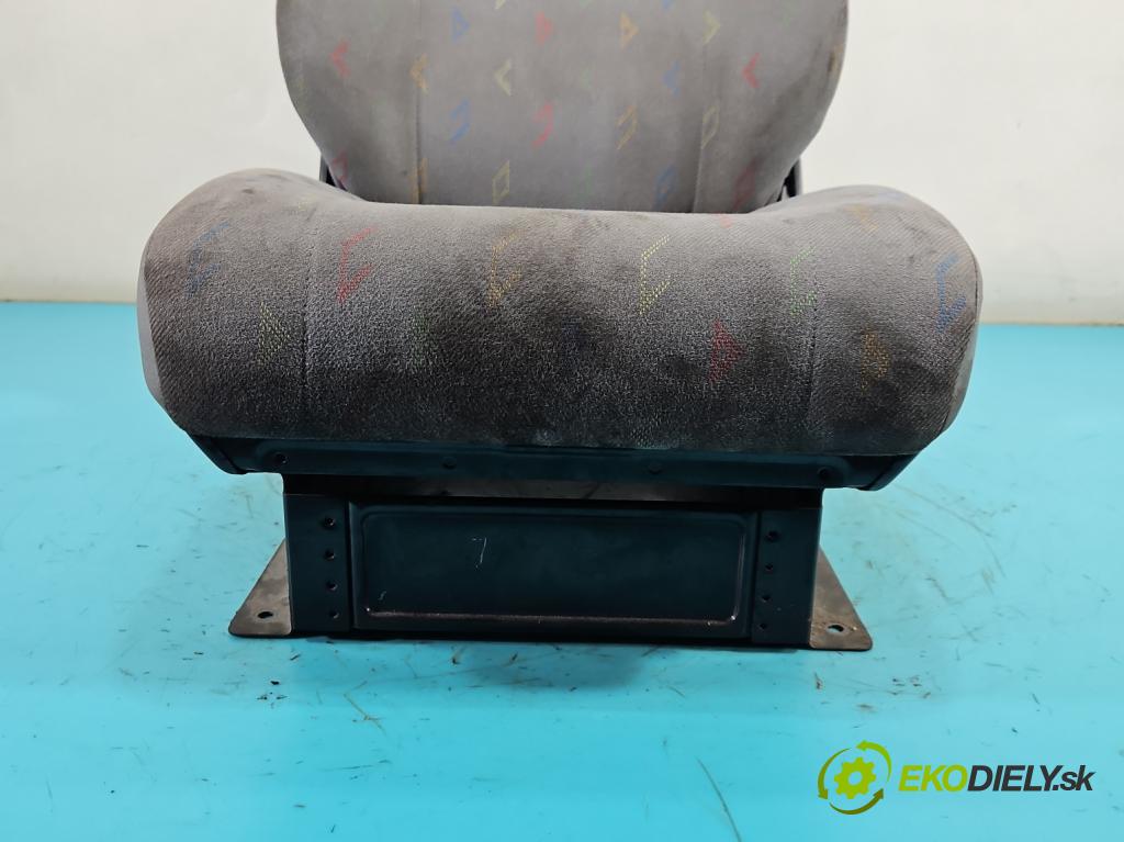 Vw LT II 1996-2006 2.5 tdi 95 hp manual 70 kW 2461 cm3 4- Sedadlo pravý  (Sedadlo)