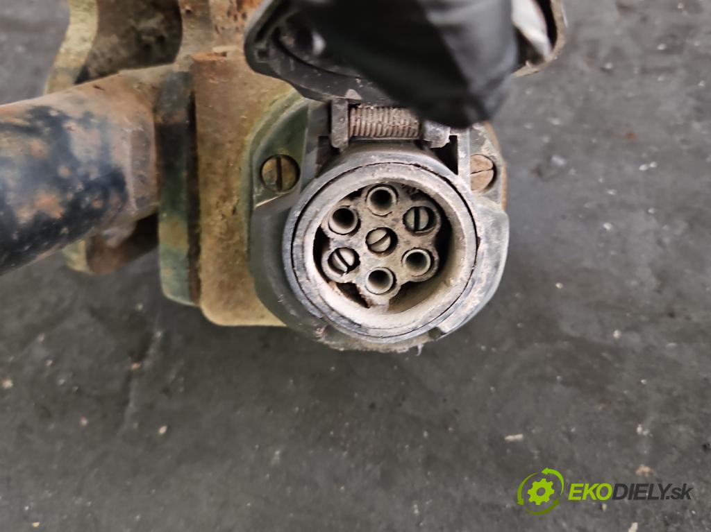 Vw Golf IV 1997-2003 1.6 SR 102 hp automatic 75 kW 1595 cm3 5- oko tažné  (Tažné zařízení)