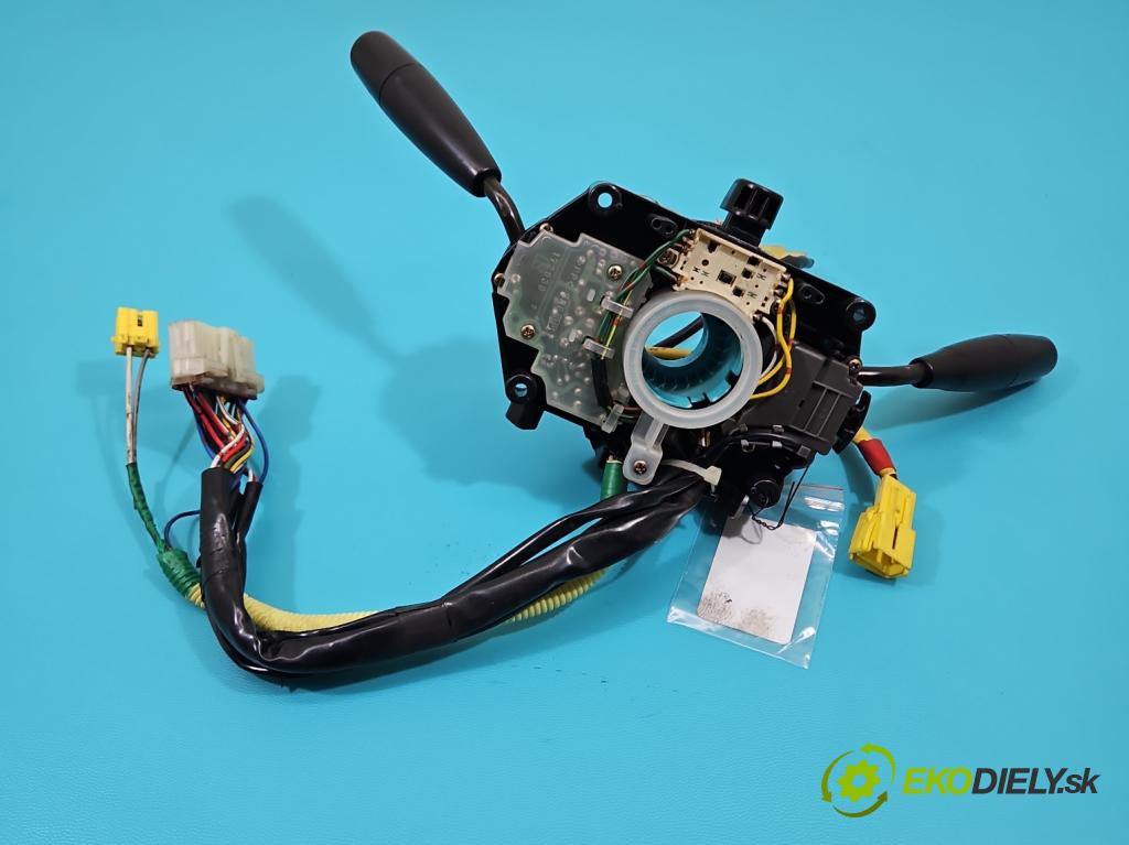 Suzuki Vitara I 1988-1998 1.6 16V 97KM manual 71 kW 1589 cm3 3- prepínač komplex: 37400-77E50 (Prepínacie páčky pod volantom)