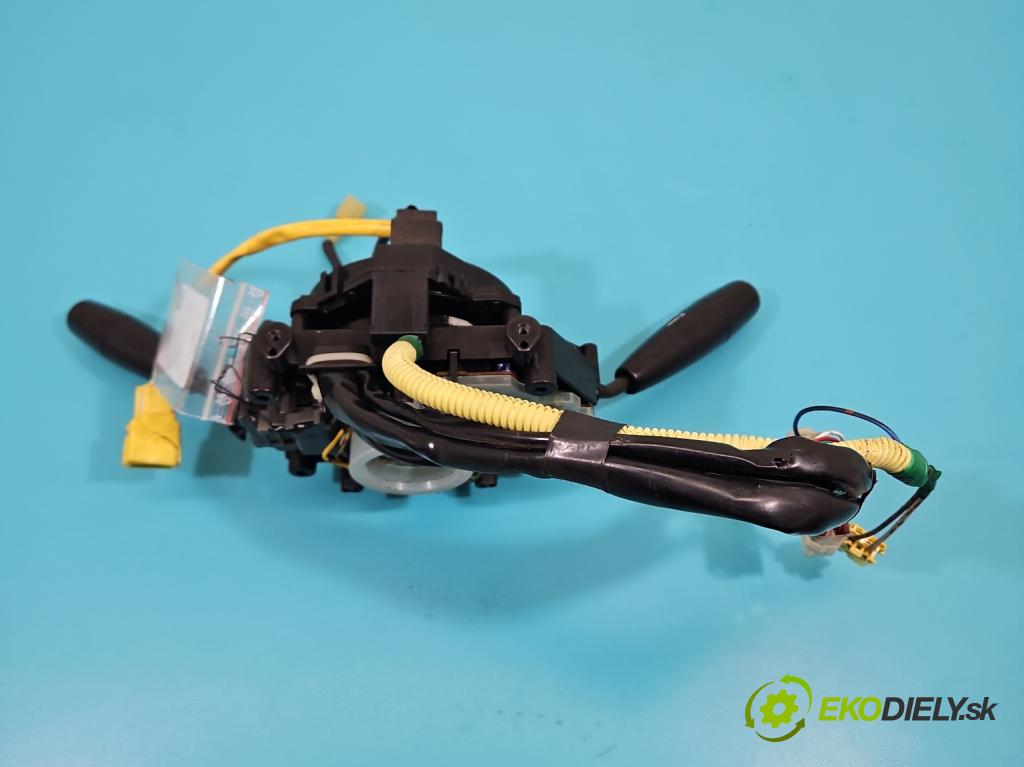 Suzuki Vitara I 1988-1998 1.6 16V 97KM manual 71 kW 1589 cm3 3- prepínač komplex: 37400-77E50 (Prepínacie páčky pod volantom)