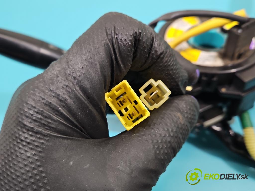 Suzuki Vitara I 1988-1998 1.6 16V 97KM manual 71 kW 1589 cm3 3- prepínač komplex: 37400-77E50 (Prepínacie páčky pod volantom)