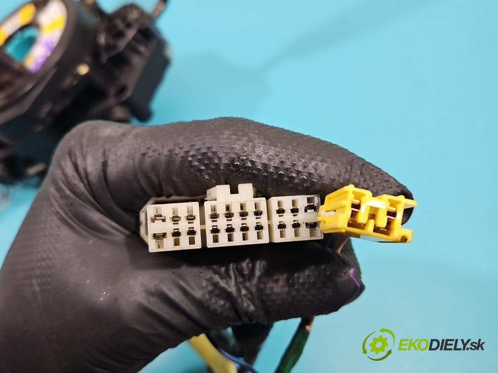 Suzuki Vitara I 1988-1998 1.6 16V 97KM manual 71 kW 1589 cm3 3- prepínač komplex: 37400-77E50 (Prepínacie páčky pod volantom)