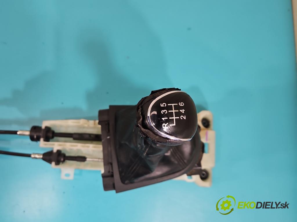 Mitsubishi Outlander II 2006-2013 2.0 DI-D 140 HP manual 103 kW 1968 cm3 5- Páka: Změny: stupeň,rýchlosť  (Rýchlostná páka (kulisa))