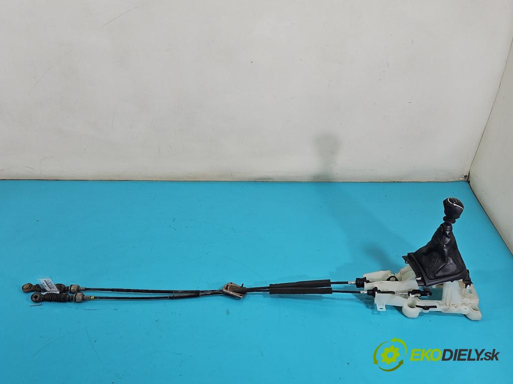 Mitsubishi Outlander II 2006-2013 2.0 DI-D 140 HP manual 103 kW 1968 cm3 5- Páka: Změny: stupeň,rýchlosť  (Rýchlostná páka (kulisa))