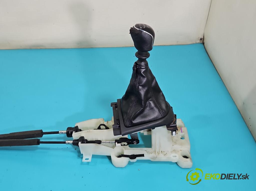 Mitsubishi Outlander II 2006-2013 2.0 DI-D 140 HP manual 103 kW 1968 cm3 5- Páka: Změny: stupeň,rýchlosť  (Rýchlostná páka (kulisa))