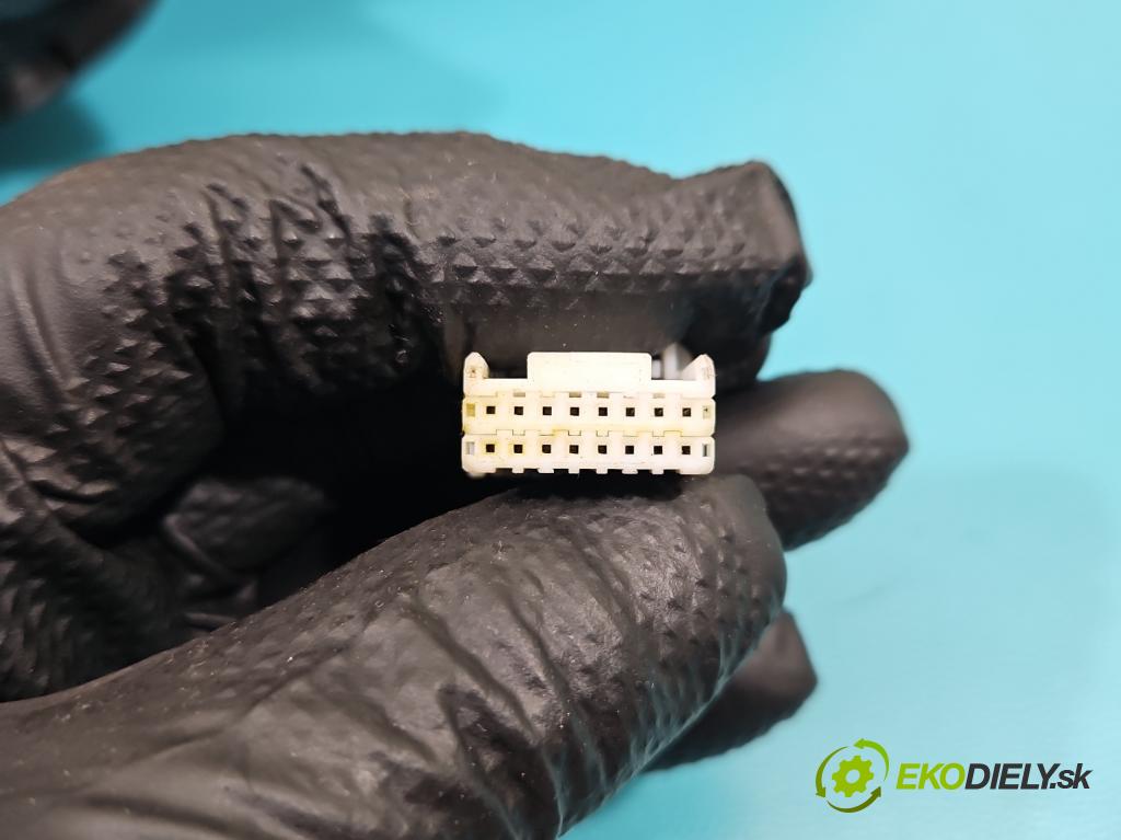 Lexus IS III 2014-2025 2.5 vvti 181KM automatic 133 kW 2494 cm3 4- zrkadlo pravé  (Kľučka dverí ostatné)