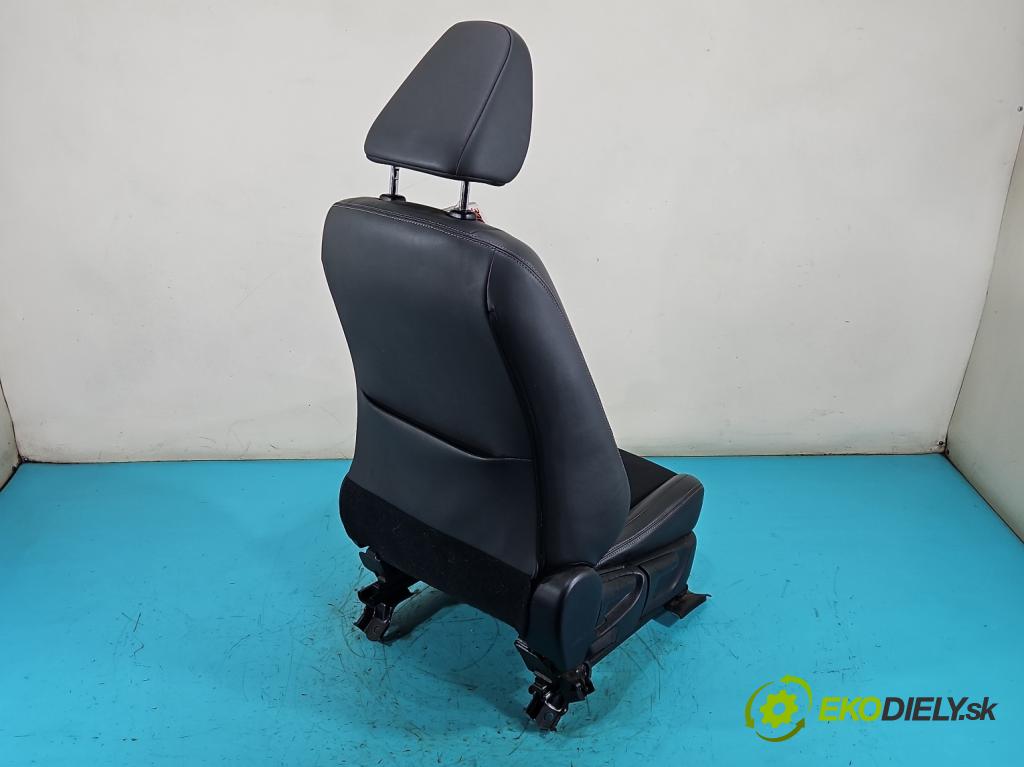 Lexus IS III 2014-2025 2.5 vvti 181KM automatic 133 kW 2494 cm3 4- Sedačka pravý  (Sedadlo)