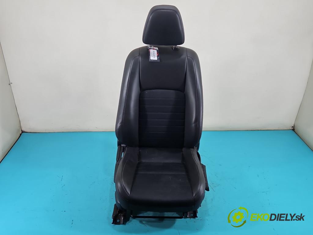 Lexus IS III 2014-2025 2.5 vvti 181KM automatic 133 kW 2494 cm3 4- Sedačka pravý  (Sedadlo)