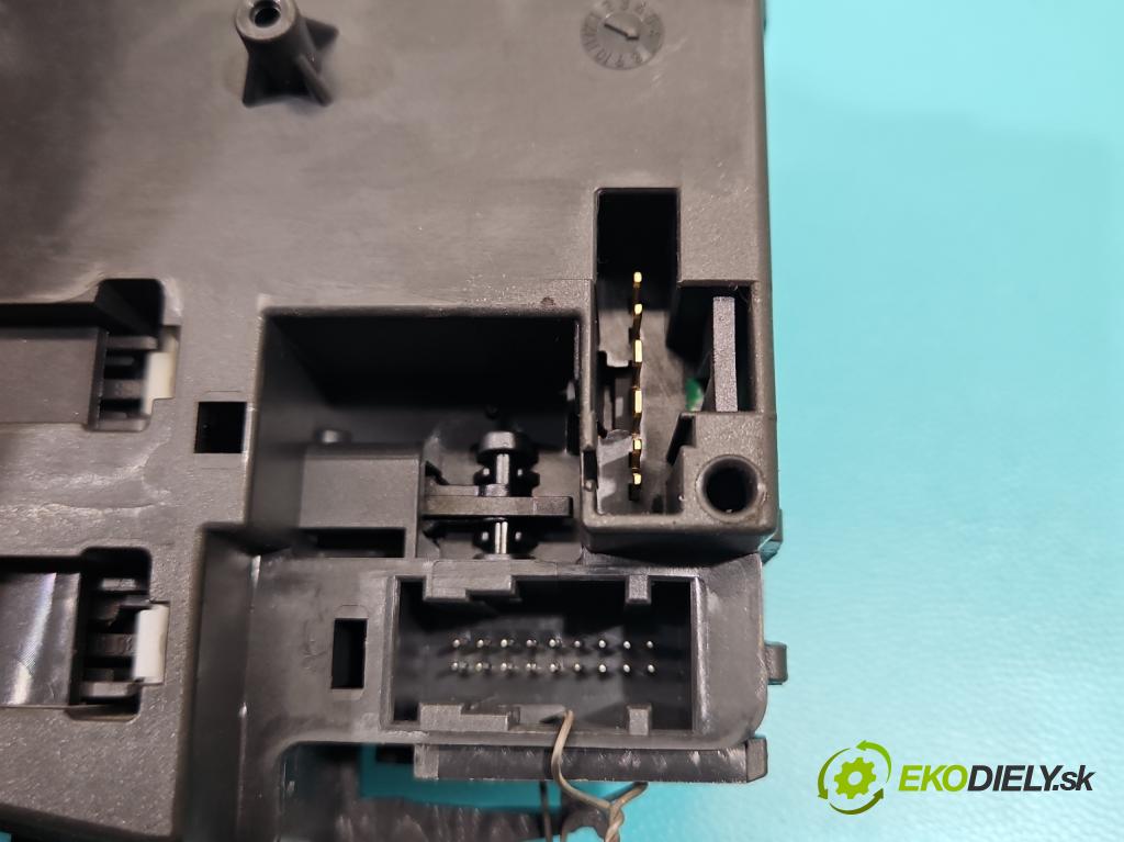 Renault Clio III 2005-2012 1,2.0 16V 75 HP manual 55 kW 1149 cm3 5- prepínač stieračov  (Prepínacie páčky pod volantom)