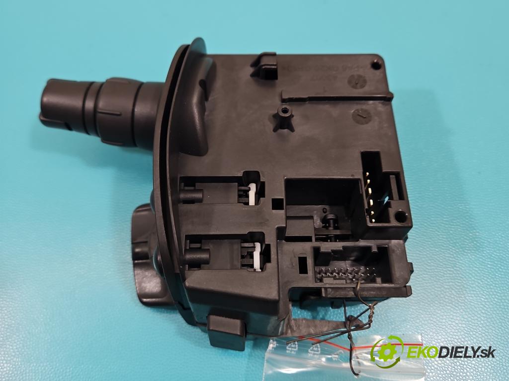 Renault Clio III 2005-2012 1,2.0 16V 75 HP manual 55 kW 1149 cm3 5- prepínač stieračov  (Prepínacie páčky pod volantom)