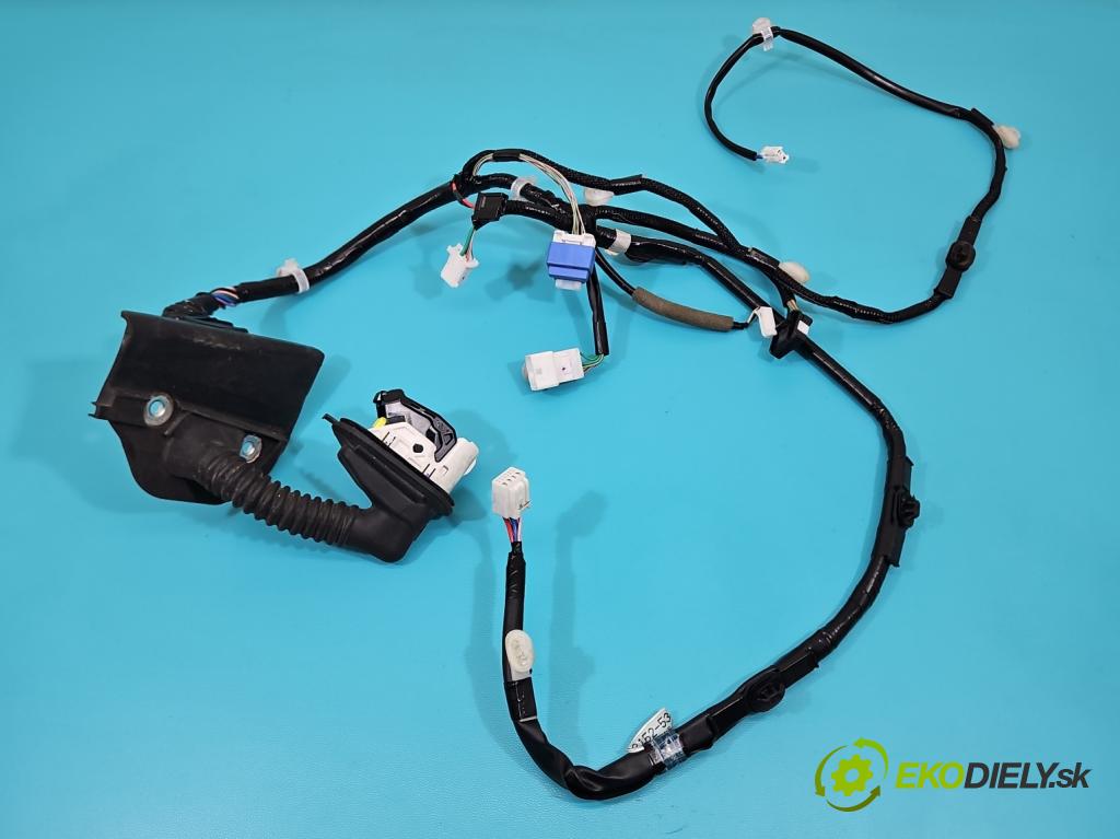 Lexus IS III 2014-2025 2.5 vvti 181KM automatic 133 kW 2494 cm3 4- Zväzok: dvere predné vľavo: 82152-53463A