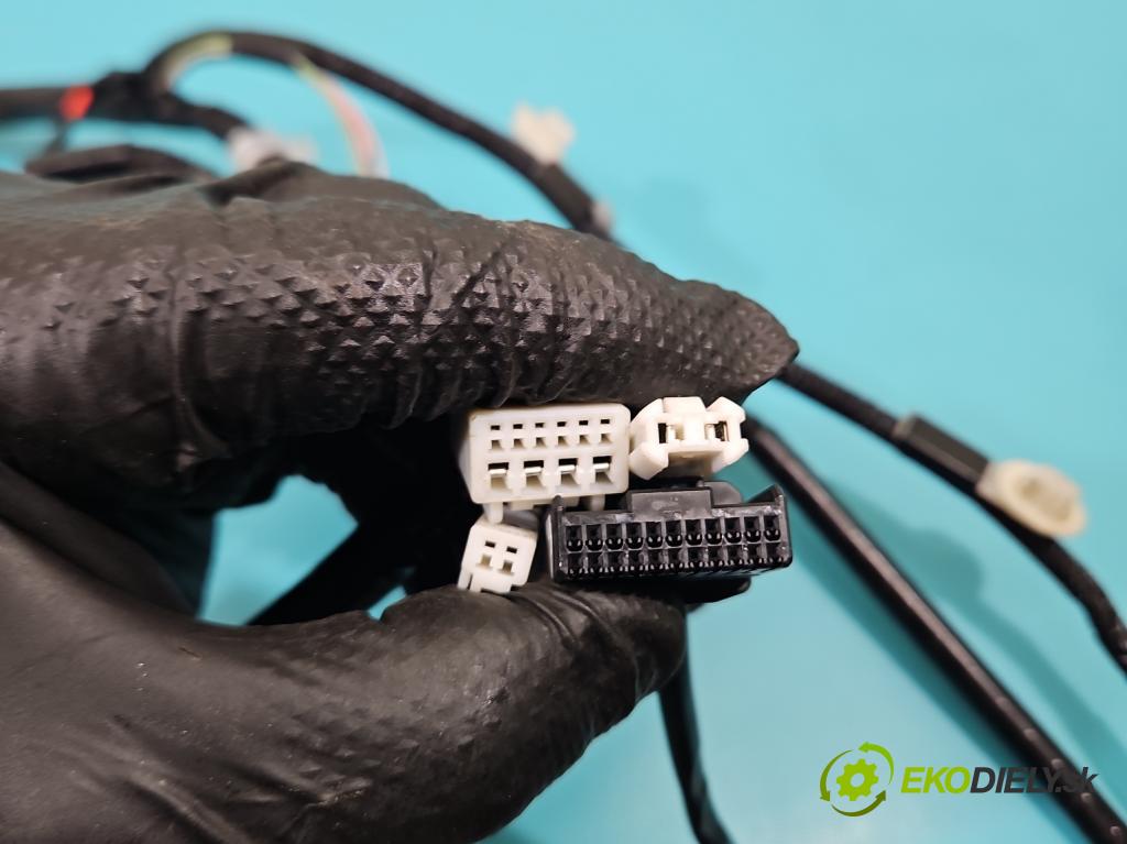 Lexus IS III 2014-2025 2.5 vvti 181KM automatic 133 kW 2494 cm3 4- Zväzok: dvere predné vľavo: 82152-53463A