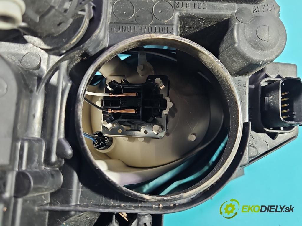 Peugeot 3008 I 2009-2016 1.6 hdi 109 HP manual 80 kW 1560 cm3 5- Reflektor: pravý 89903245 (Svetlo predné pravé)