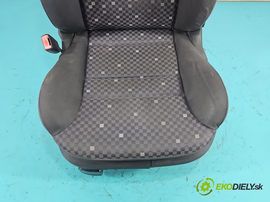 Audi A3 8L 1996-2003 1.8 20V 125 HP manual 92 kW 1781 cm3 5- Sedačka ľavý  (Sedadlo)