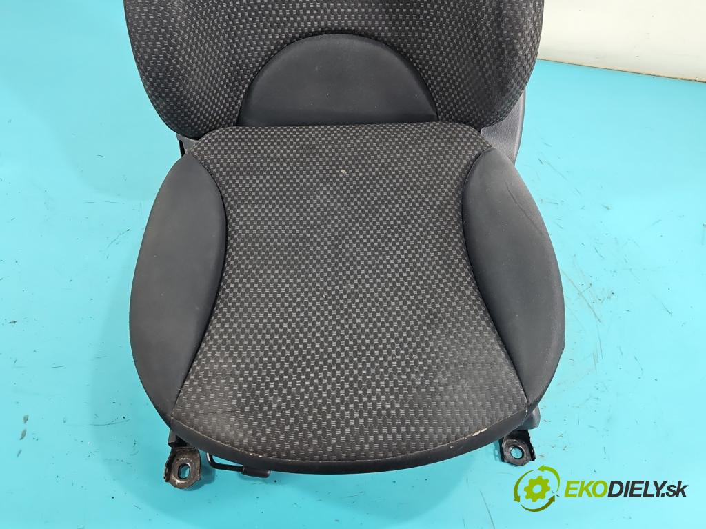 Nissan Note I 2006-2012 1.6 16V 110 HP manual 81 kW 1598 cm3 5- Sedačka ľavý  (Sedadlo)