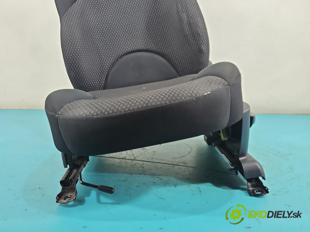 Nissan Note I 2006-2012 1.6 16V 110 HP manual 81 kW 1598 cm3 5- Sedačka ľavý  (Sedadlo)