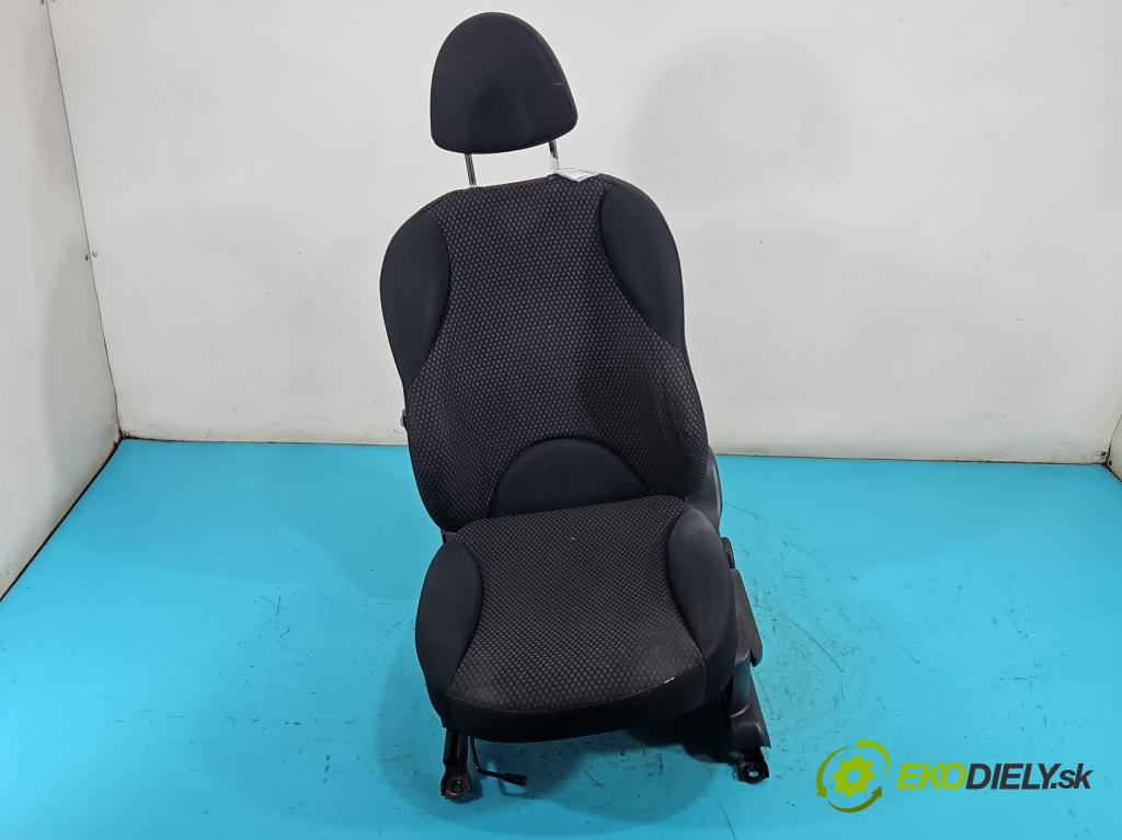 Nissan Note I 2006-2012 1.6 16V 110 HP manual 81 kW 1598 cm3 5- Sedačka ľavý  (Sedadlo)