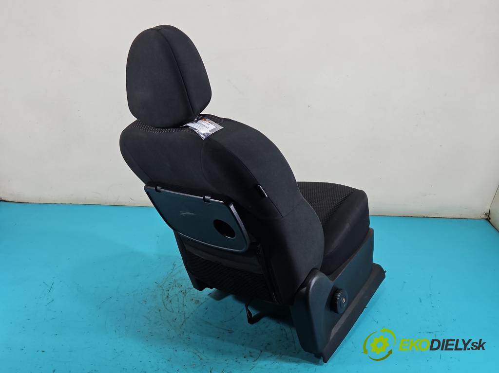 Nissan Note I 2006-2012 1.6 16V 110 HP manual 81 kW 1598 cm3 5- Sedačka pravý (Sedadlo)