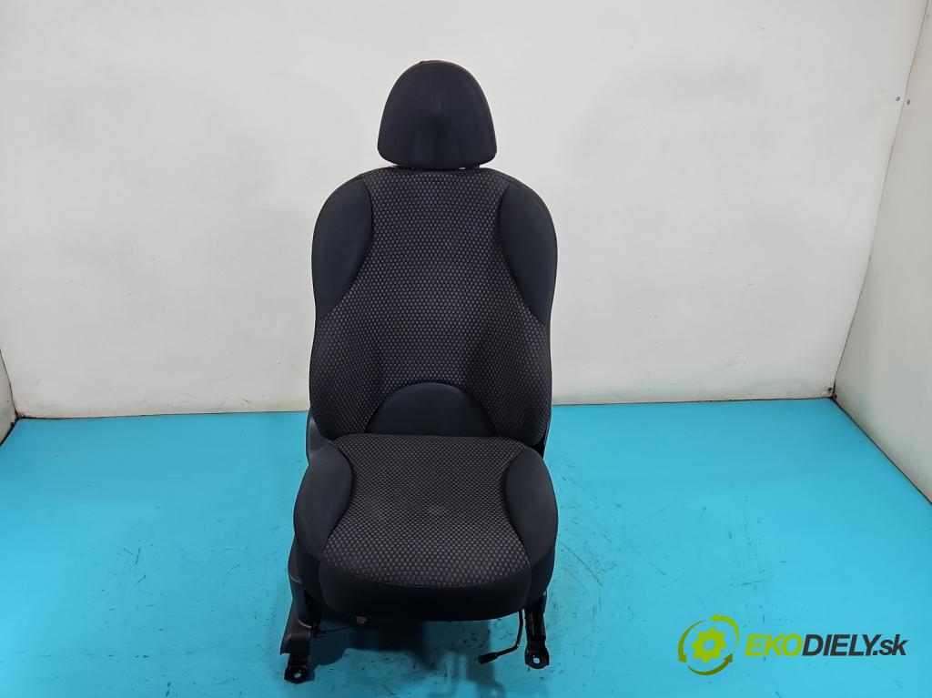 Nissan Note I 2006-2012 1.6 16V 110 HP manual 81 kW 1598 cm3 5- Sedačka pravý  (Sedadlo)