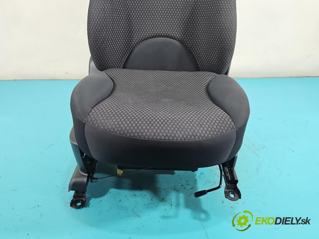 Nissan Note I 2006-2012 1.6 16V 110 HP manual 81 kW 1598 cm3 5- Sedačka pravý (Sedadlo)