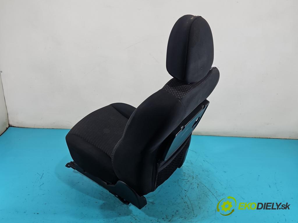 Nissan Note I 2006-2012 1.6 16V 110 HP manual 81 kW 1598 cm3 5- Sedačka pravý (Sedadlo)