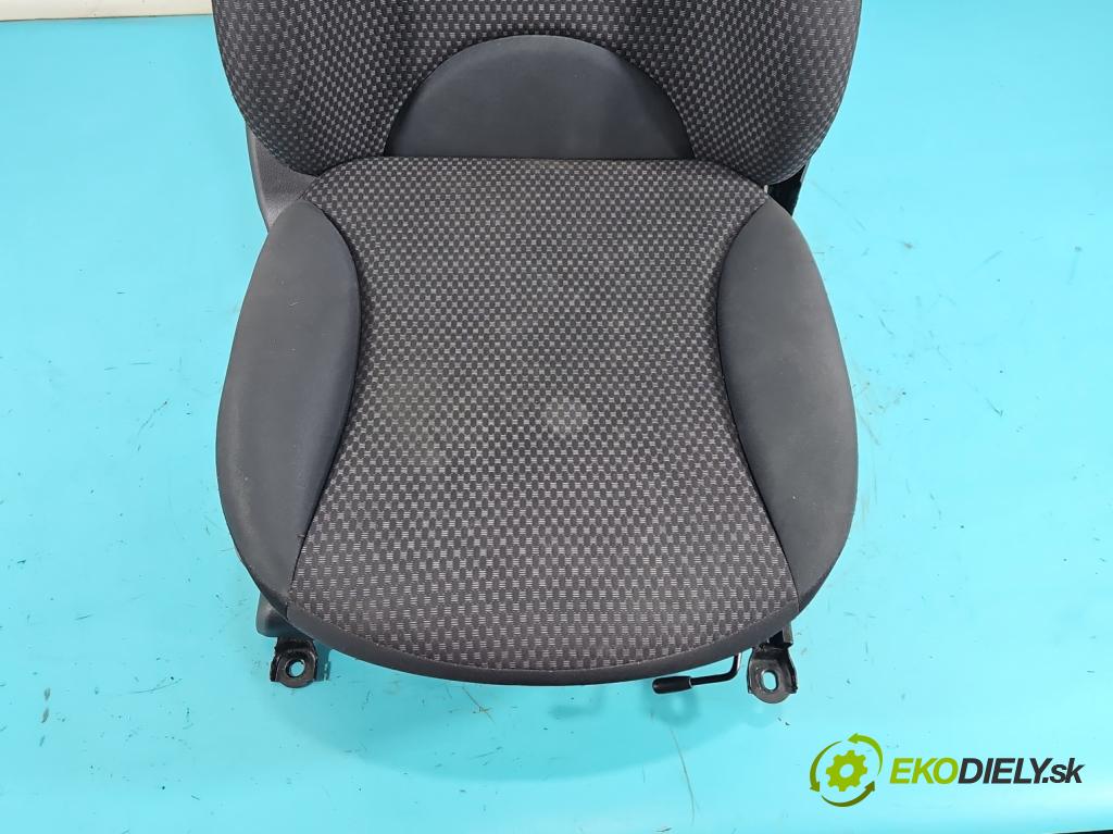 Nissan Note I 2006-2012 1.6 16V 110 HP manual 81 kW 1598 cm3 5- Sedačka pravý (Sedadlo)