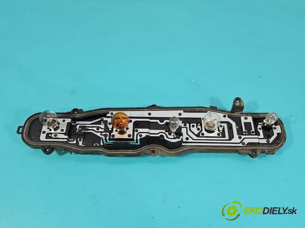 Fiat Doblo II 2010- 1.4 120 HP manual 88 kW 1368 cm3 5- svetlo / reflektor zadné pravé 51974247 (Kľučka dverí ostatné)