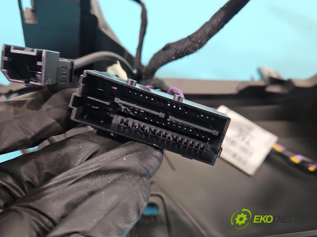 Opel Astra V  2015- 1.5 cdti 122 HP manual 90 kW 1496 cm3 5- operadlo 2553382 (Lakťová opierka)