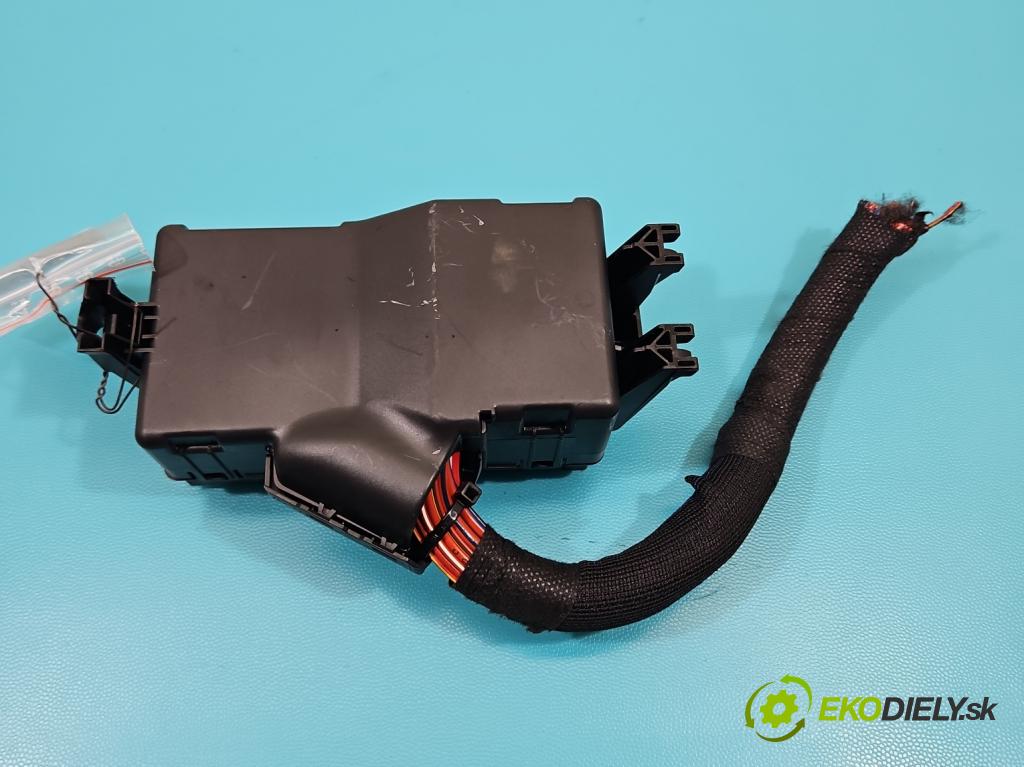 Opel Astra V  2015- 1.5 cdti 122 hp manual 90 kW 1496 cm3 5- skříňka pojistková 1551316501 (Pojistková skříňka)