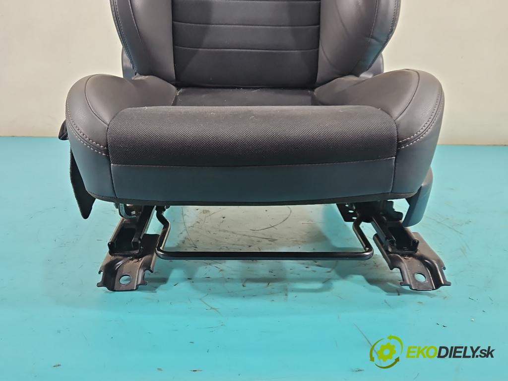 Lexus IS III 2014-2025 2.5 vvti 181KM automatic 133 kW 2494 cm3 4- Sedačka ľavý (Sedadlo)