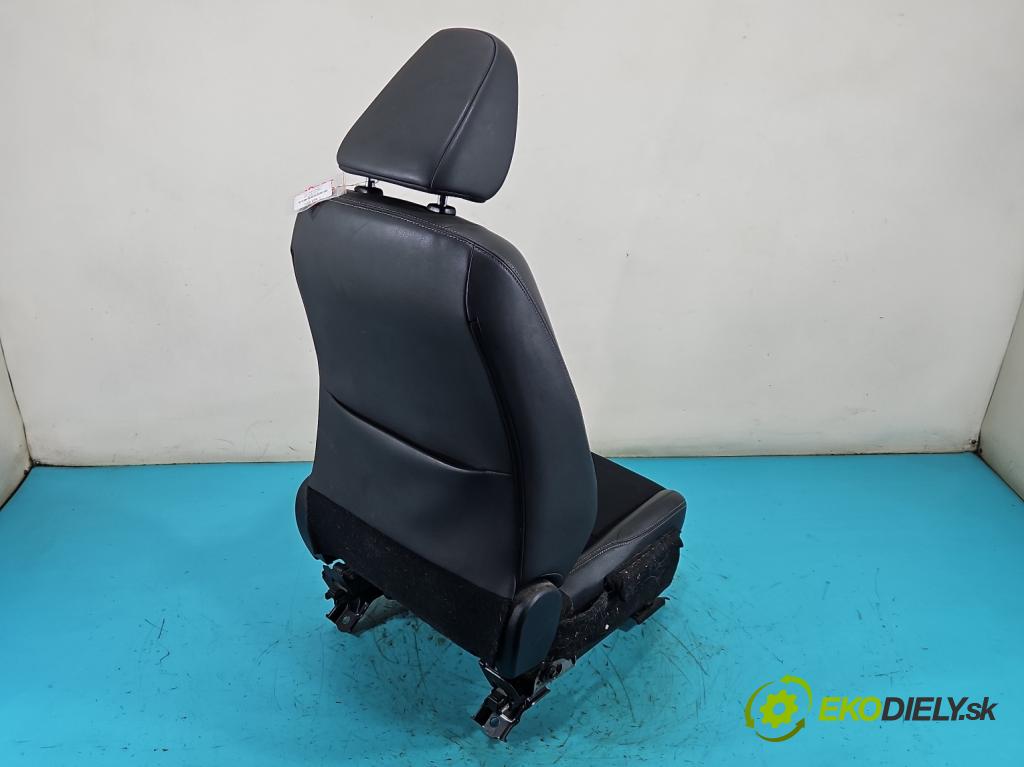 Lexus IS III 2014-2025 2.5 vvti 181KM automatic 133 kW 2494 cm3 4- Sedačka ľavý (Sedadlo)